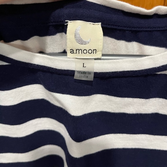 Navy blue & white striped bell short sleeve top- size L - Picture 5 of 7